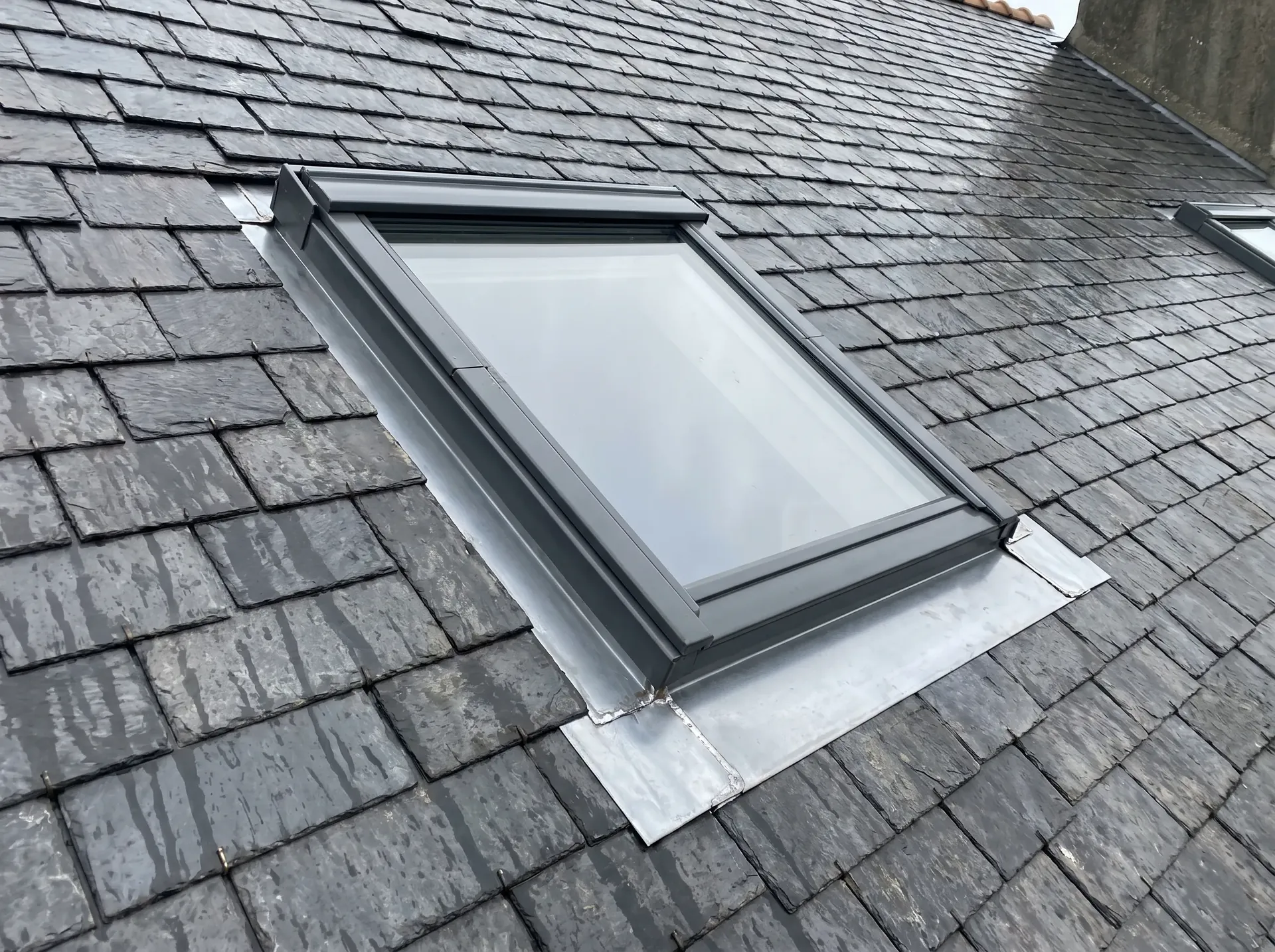 Réparation de fuite autour d'une lucarne Velux — Nantes centre