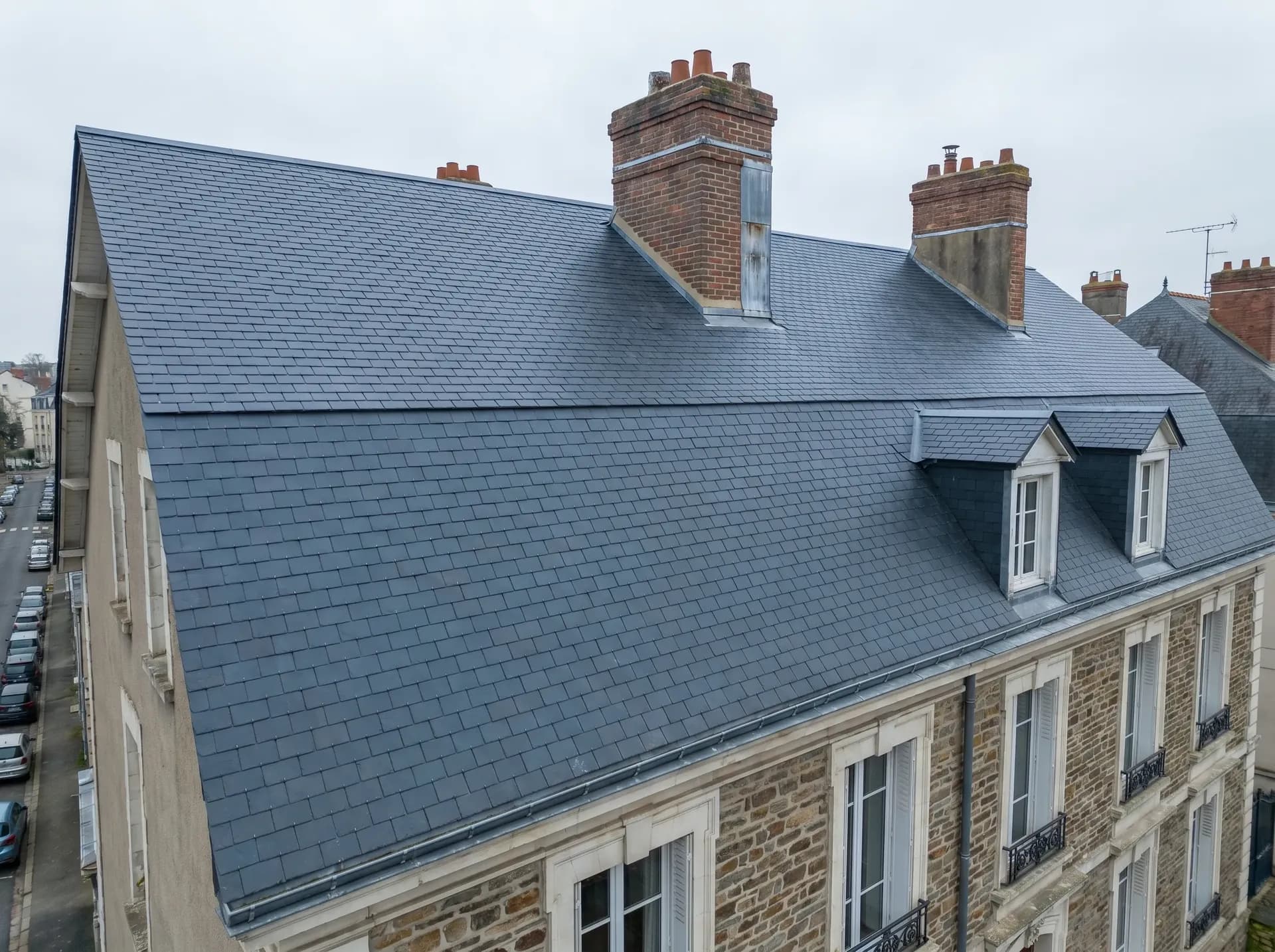 Réfection de toiture en ardoise naturelle — maison bourgeoise Saint-Herblain